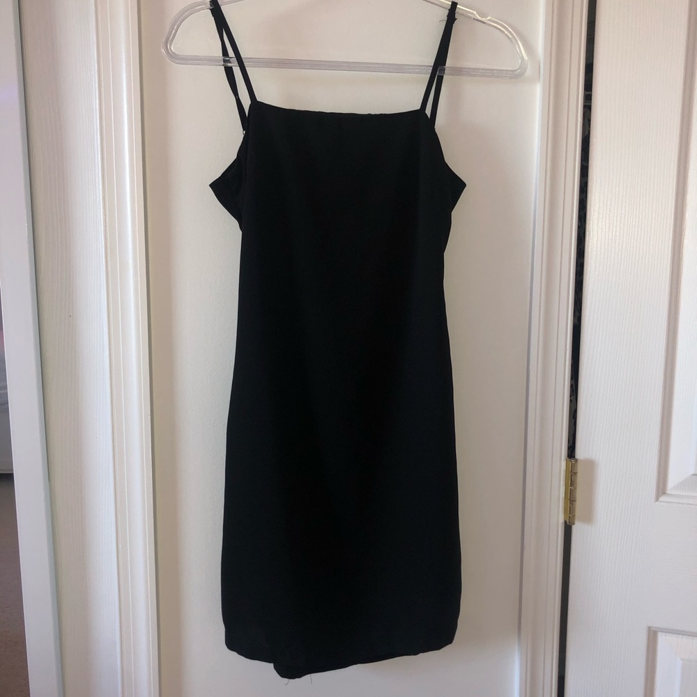 Lulu’s black square neck dress